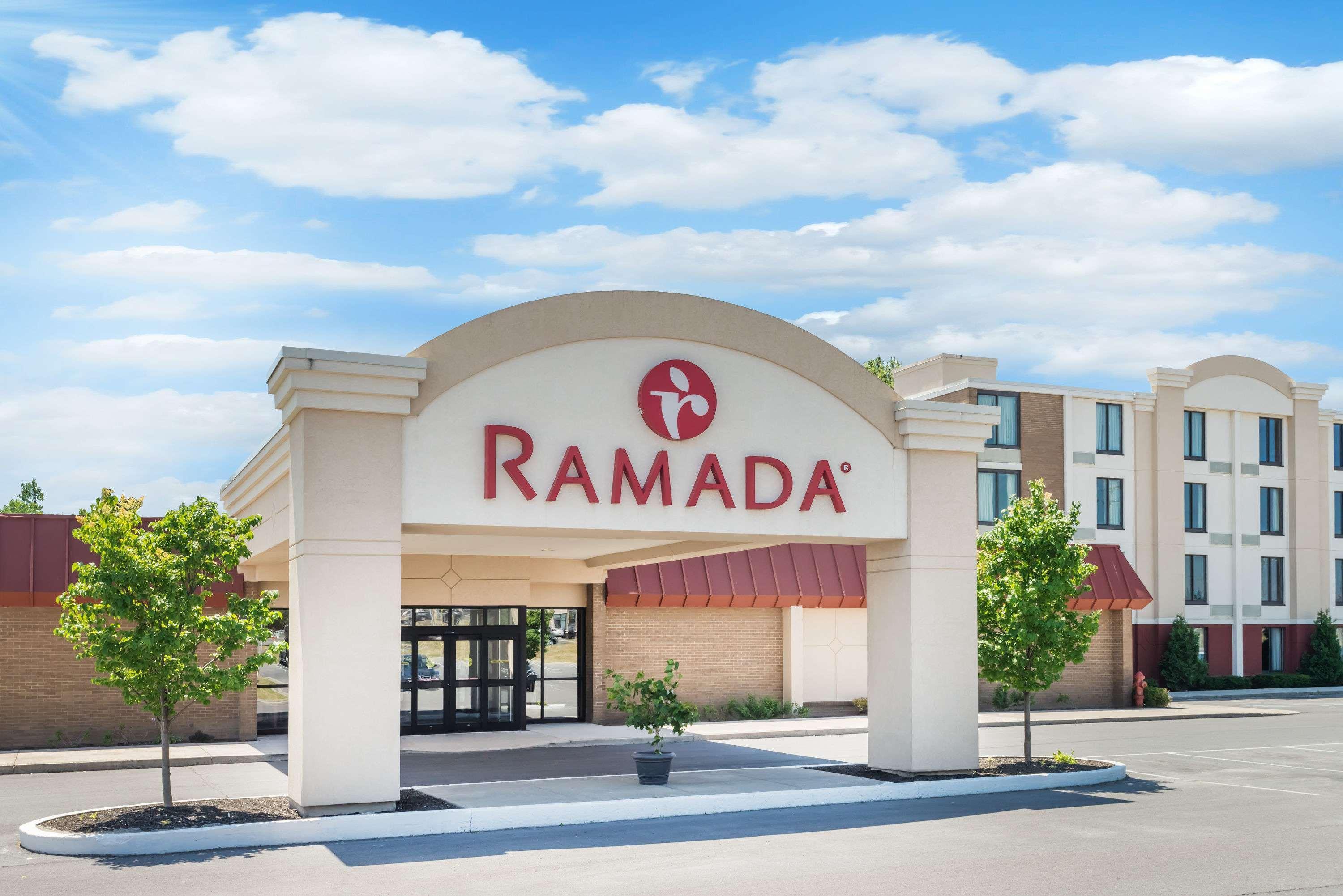 Ramada By Wyndham Watertown Otel Dış mekan fotoğraf